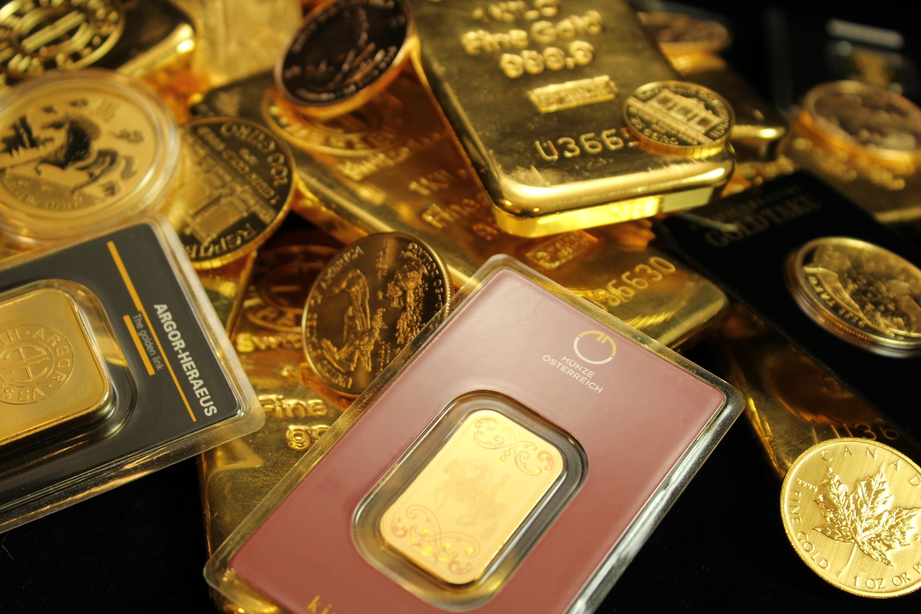 Kotak deposit aman di bank vault