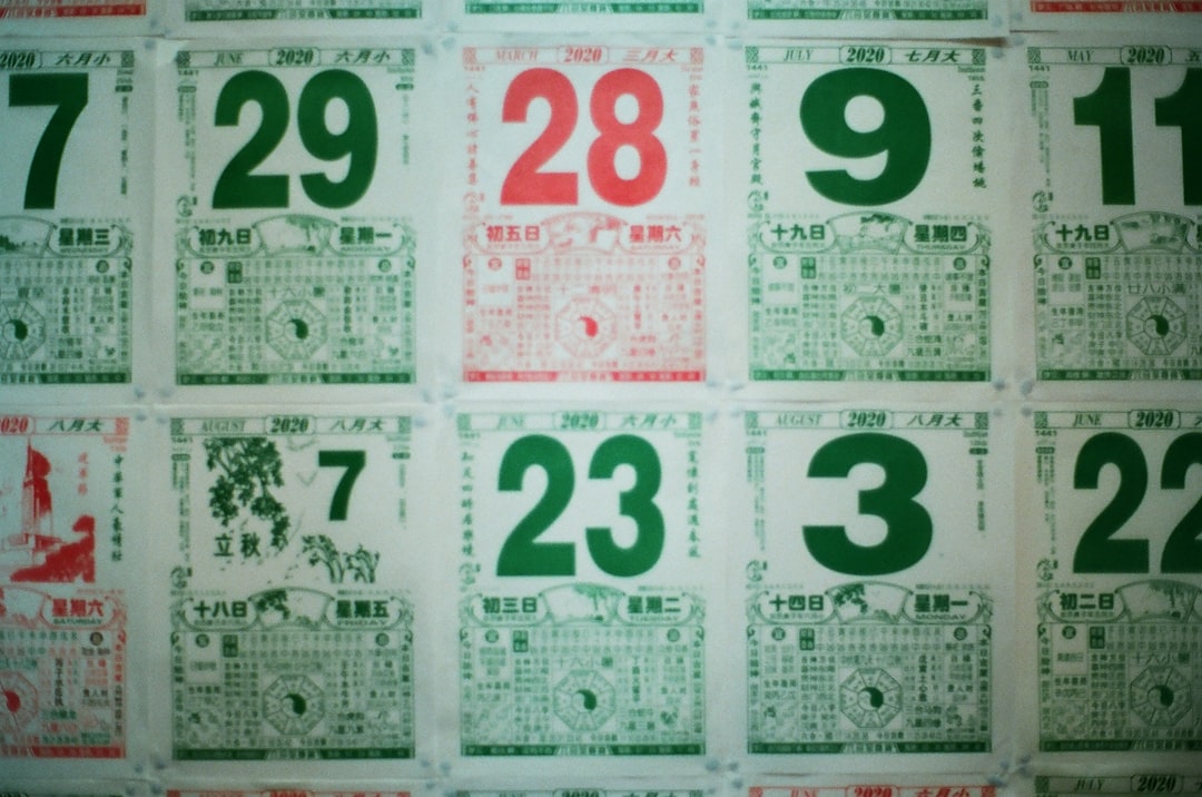 Kalender dengan tanggal penting ditandai