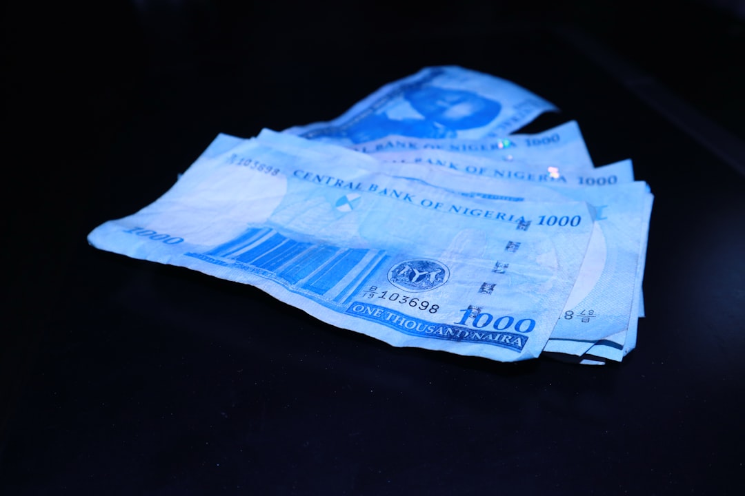 Tiket pesawat berisi stempel mile