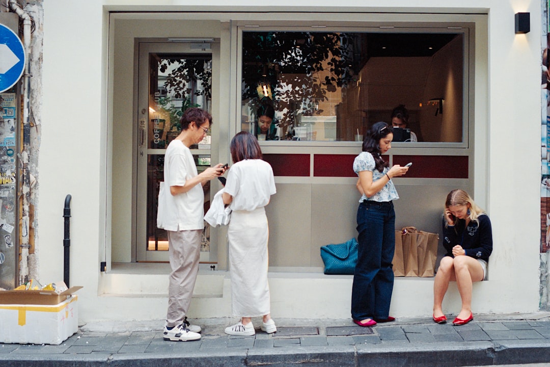 Pertemuan freelancer di coffee shop