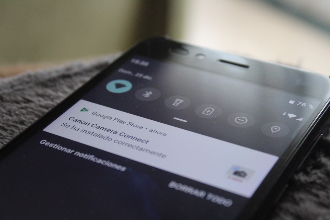 Notifikasi pembayaran di layar smartphone